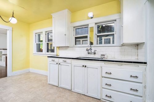 5292 Magnolia Ave, Riverside CA  92506-1248 exterior