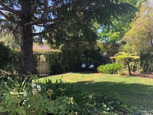 121 Oak Dr, San Rafael, CA 94901-2512