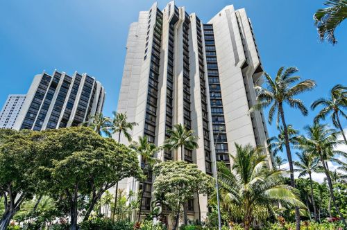 300 Wai Nani Way, Honolulu HI  96815-3961 exterior