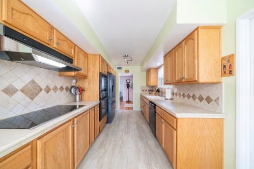 511 Century Dr, Anaheim CA  92805-2235 exterior