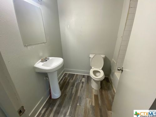 1618 Starcke St, Seguin TX  78155-2067 exterior