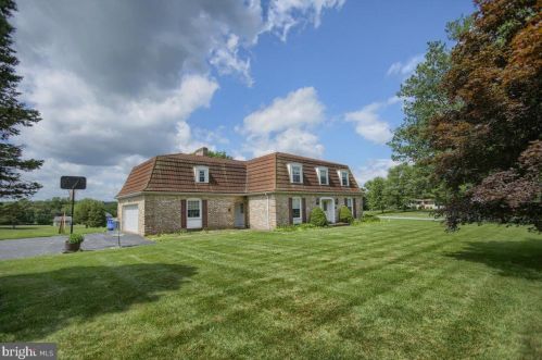 149 Hunter Ln, Harrisburg, PA 17112-8919