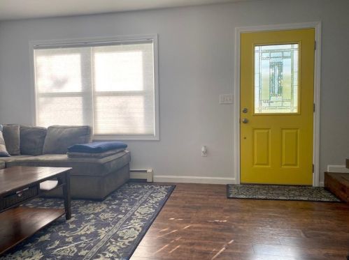 8 Christine Rd, Middletown, RI 02842-7930