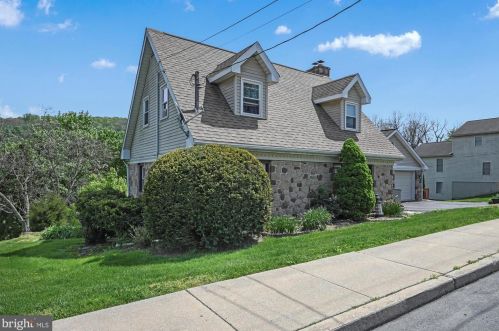 212 Fulton St, Ephrata PA  17522-2419 exterior