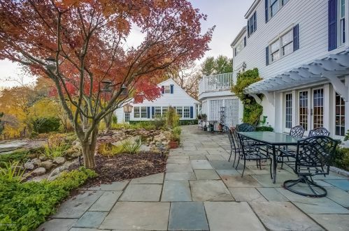 345 Round Hill Rd, Greenwich CT  06831-3303 exterior