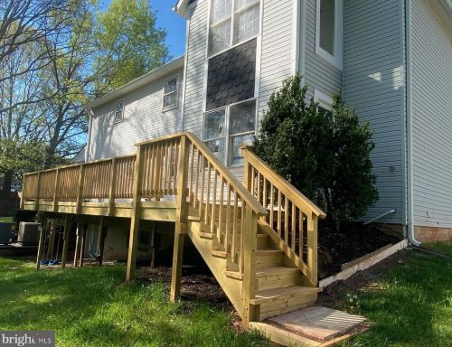 1312 Yellow Tavern Ct, Herndon, VA 20170-2056
