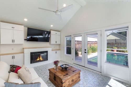 302 Scott St, Ukiah CA  95482-4320 exterior