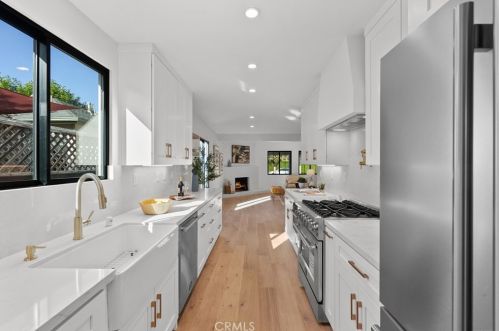 5326 Forbes Ave, Van Nuys CA  91436-1004 exterior