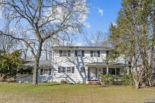 321 Harris Pl, N Milford, NJ 07646-1203