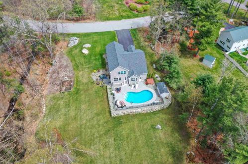4 Luann Ln, Pelham, NH 03076-3152
