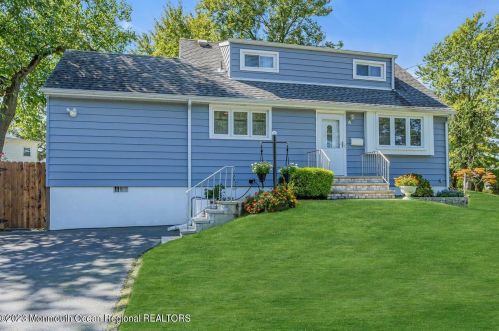 4 Winthrop Pl, Hazlet, NJ 07730-2229