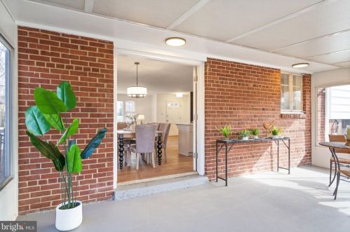 5217 Ravensworth Rd, Springfield VA  22151-2510 exterior