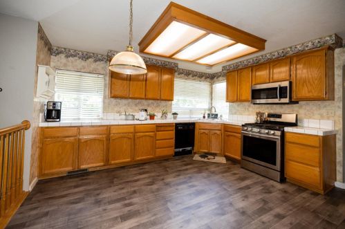 312 Ansonville Ln, Modesto, CA 95357-1400