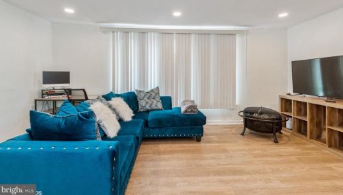 927 Durham St, Philadelphia, PA 19150-3531