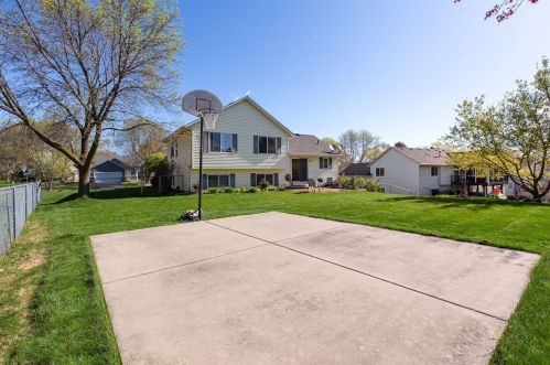 9063 Glacier Rd, Saint Paul MN  55125-3467 exterior