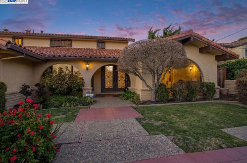 5022 Beacon Hill Dr, Hayward, CA 94552-3743