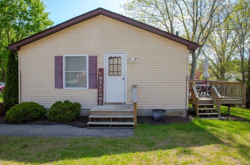4 Lorraine Rd, Westerly, RI 02891-1214