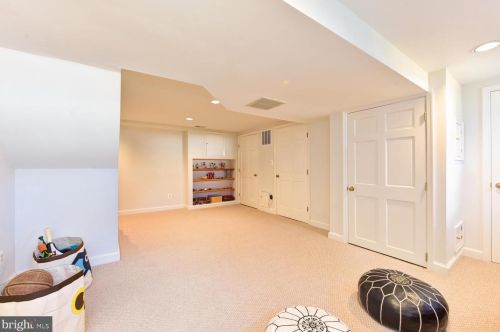 9305 Mintwood St, Silver Spring MD 20901-3523 exterior