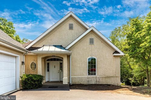 158 Lakeside Ln, Media, PA 19063-2074