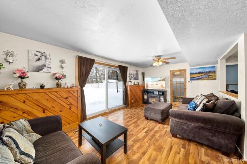 200 Walnut Dr, Streamwood, IL 60107-1232