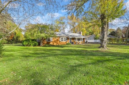 27 Oriole Dr, Norwalk CT  06851-5608 exterior