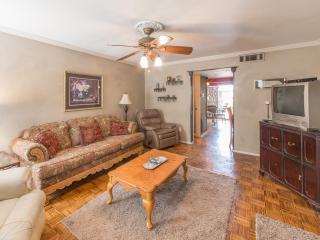 5807 Beverlyhill St, Houston TX  77057-6731 exterior