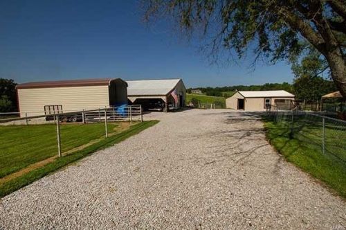 275 Highway Ee, Winfield, MO 63389-3209