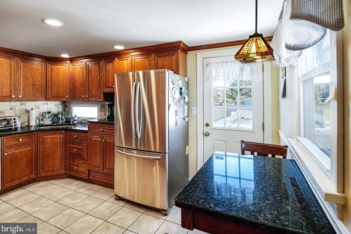 277 Lk, Haddonfield NJ 08033-1509 exterior