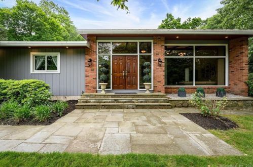 26 Grey Hollow Rd, Norwalk CT  06850-1305 exterior