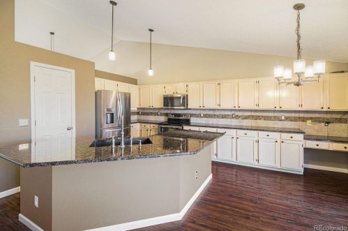 19901 Tufts Dr, Aurora CO 80015-3481 exterior