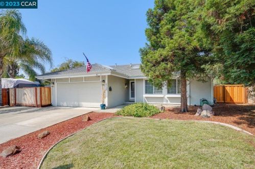 2735 Calpine Pl, Concord CA  94518-2610 exterior