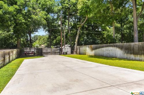 1035 Timber Elm, Seguin TX  78155-1138 exterior
