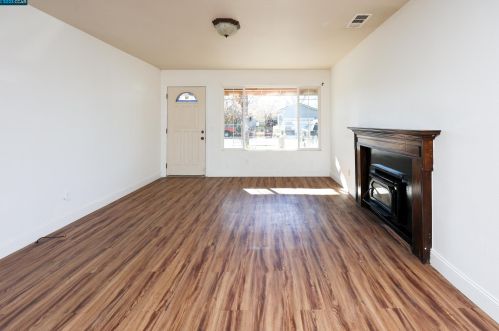 20126 Gold Flat Ct, Middletown, CA 95467-8352