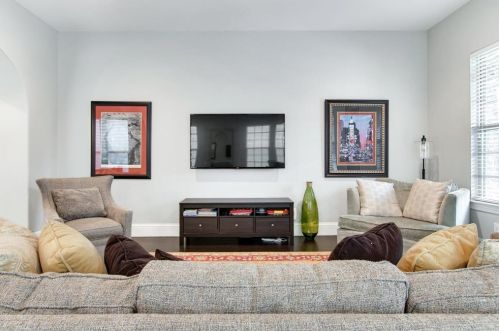 2240 Longwood Dr, Carrollton TX 75010-4911 exterior