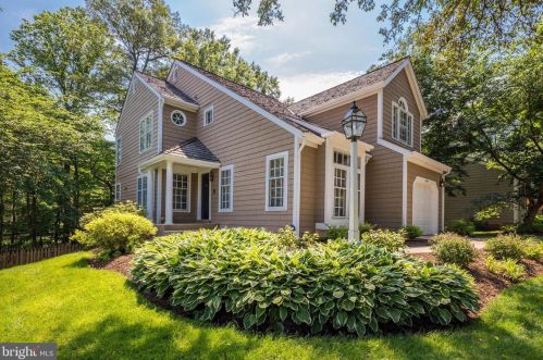 1289 Lamplighter Way, Herndon, VA 20194-1322