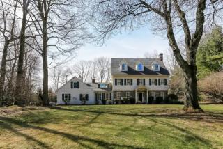 11 Harbor Rd, Tokeneke, CT 06820-5810