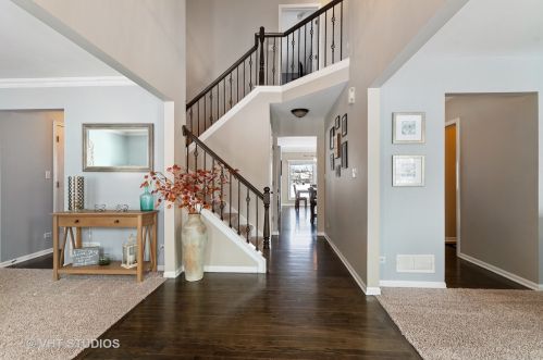 731 Hartfield Dr, North Aurora, IL 60542-8917