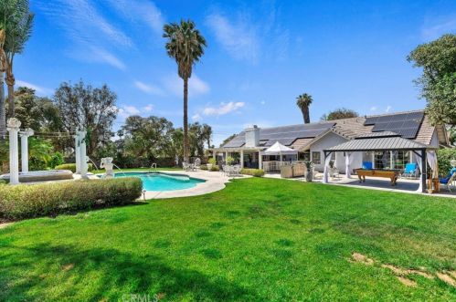 1678 Southport Dr, Riverside CA  92506-5449 exterior