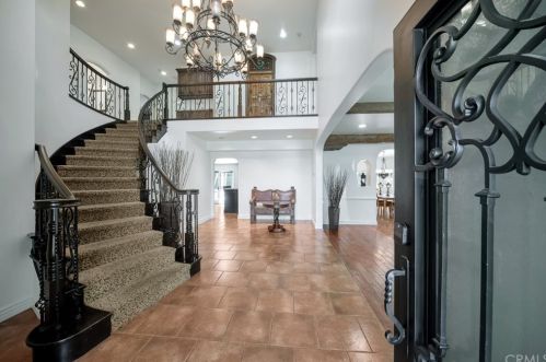 2872 Tigertail Dr, Los Alamitos, CA 90720-4933