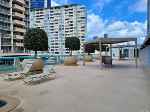 1560 Kanunu St, Honolulu HI  96814-3244 exterior