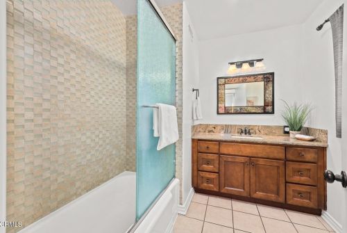 2512 Rockdell St, Glendale CA 91214-2221 exterior