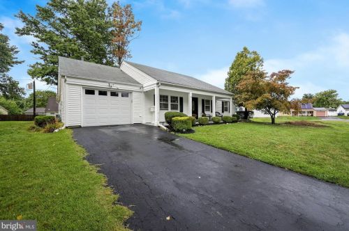 32 Noland Ln, Willingboro, NJ 08046-1914