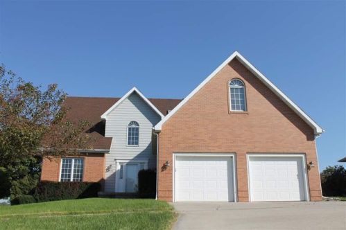 2922 Dover Dr, Hadar, NE 68701-3140