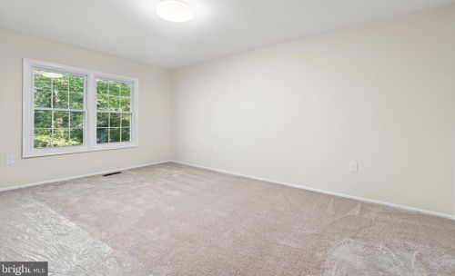 5835 Oakland Park Dr, Springfield VA  22015-2438 exterior