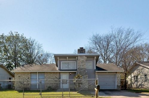 5009 Creek Bend Dr, Austin TX  78744-5124 exterior
