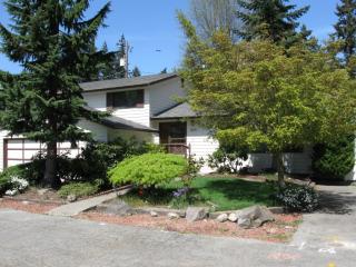 714 193rd Pl, Seattle, WA 98133-3942