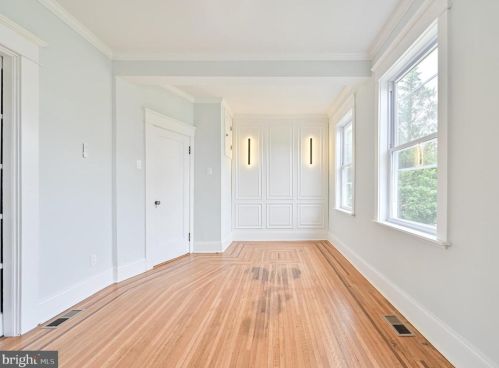 90 Holly Ave, Pitman NJ  08071-1249 exterior