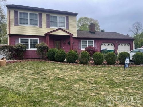 16 Westwood Cir, Edison, NJ 08820-2456