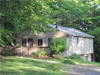 195 Riverside Dr, Meriden, CT 06451-3680