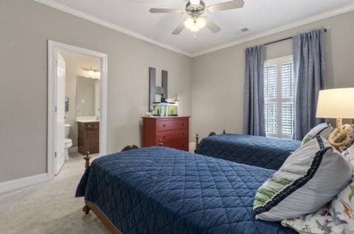 304 Frst Vly Ct, Atlanta GA  30342-2353 exterior